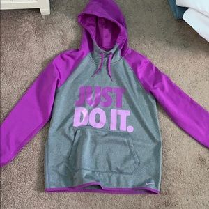 Nike women’s sweatshirt